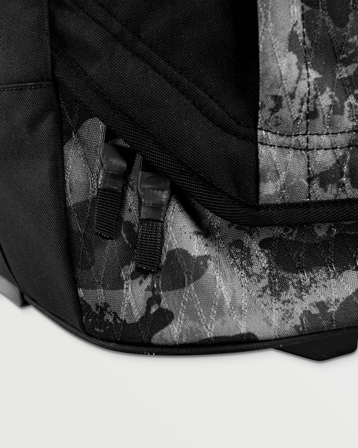 Chamber Carry-On | Volcom Featured