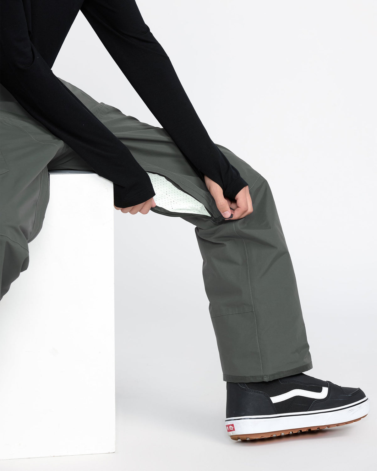 Men's L Gore-Tex Pants | Volcom Featured